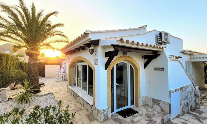 Pedreguer Casa | Casa solar económica con vistas al mar, aire acondicionado, calefacción de gas.