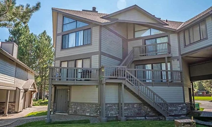 Tahoe Keys Condominio | Economical Waterfront Condo for 6 with Great Views of the Marina - 86A~