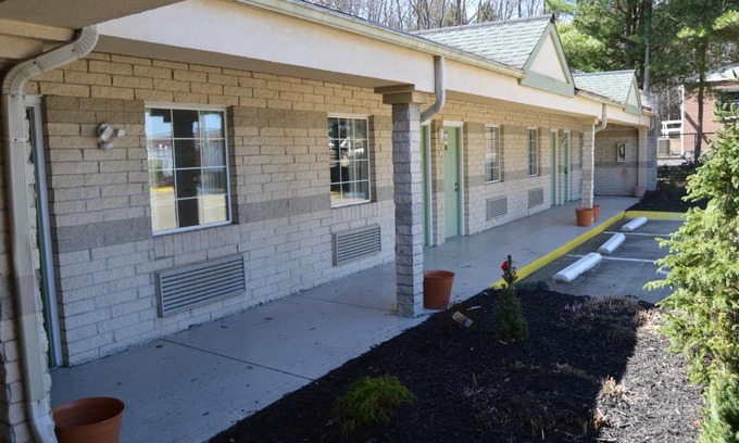 Cuyahoga Falls Hotel | Economy Inn Cuyahoga Falls
