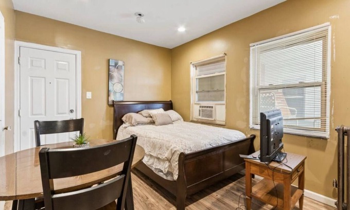 Ecorse Apartamento | Ecorse Riverfront Retreat Close to dining & shops