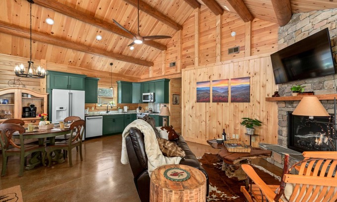 Hendersonville Cabina | Ecusta Trailhead Cabin