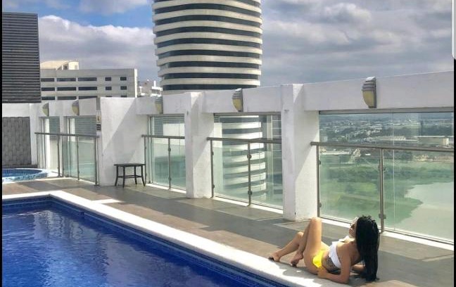 Puerto Santa Ana Apartamento | Ecusuites Riverfront l Balcony