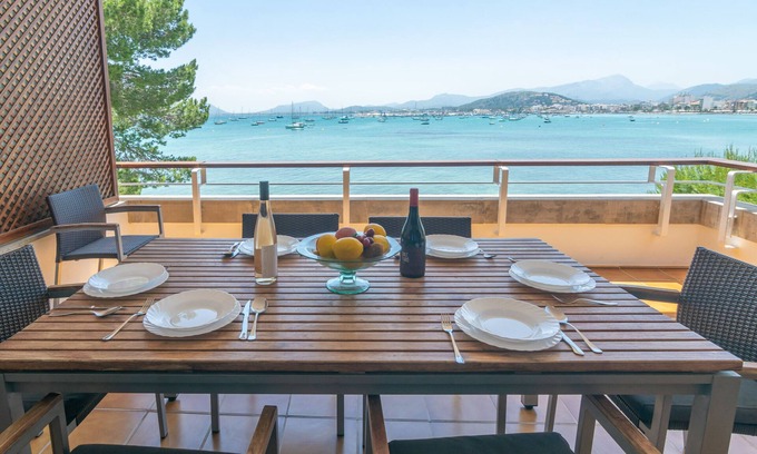 Puerto de Pollensa Casa | ED. BELLVEURE 2º A - Precioso apartamento a primera línea de mar. WiFi gratis.
