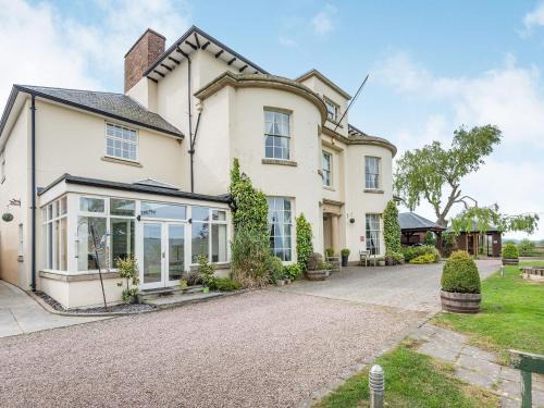 Kingswood Casa | Edderton Hall Country House