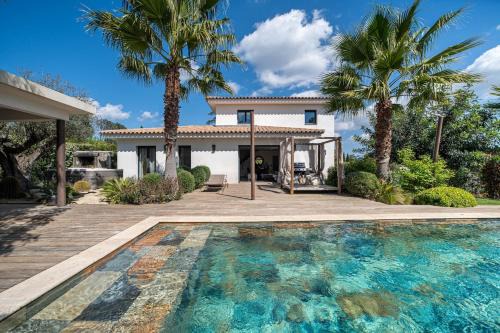 Le Muy Villa | Eden Balinais Piscine et Jacuzzi 18 min des plages