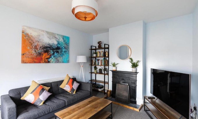 Cowes Casa | Eden Cottage - 9 Guests, Sea Views, Central Cowes, Ferry Deal