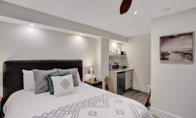Barrier Island Apartamento | Eden Escape: Walk to FLT Beach - 1105