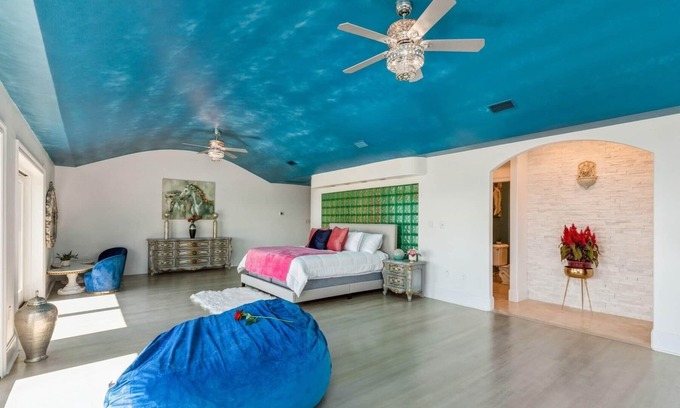 Fort Walton Beach - Destin Casa | Eden House Mansion on 400 ft of Bay Frontage -20min Destin beaches, 4 acres pool