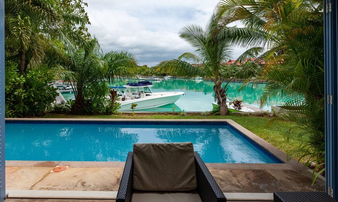 Mahe Island Casa | Eden Island: Magnificent villa with private pool