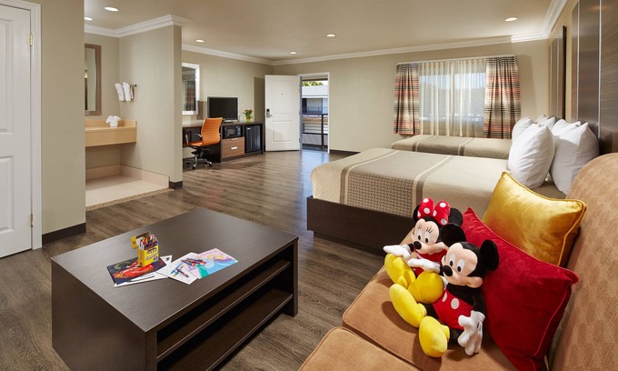 Southwest Anaheim Hotel | Eden Roc Inn & Suites