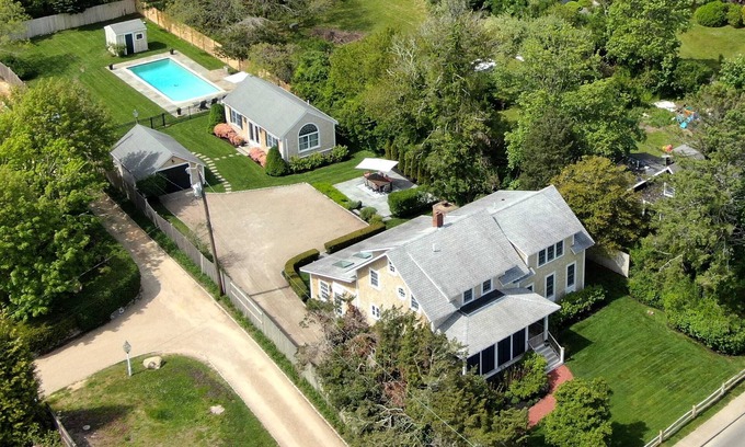 Edgartown Casa | Edgartown Compound with Pool & Guest Cottage