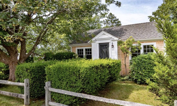 Edgartown Casa | Edgartown cabaña, nuevo listado, nueva remodelación, nuevo AC central, fácil paseo a la ciudad