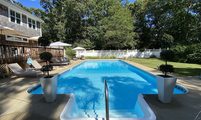 Edgartown Casa | Ambiente tranquilo con piscina enterrada y cerca del centro de Edgartown