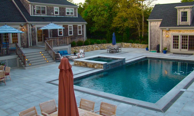 Edgartown Casa | Retiro Edgartown. A pie de la ciudad. Piscina climatizada y casa de huéspedes! Renovado recientemente