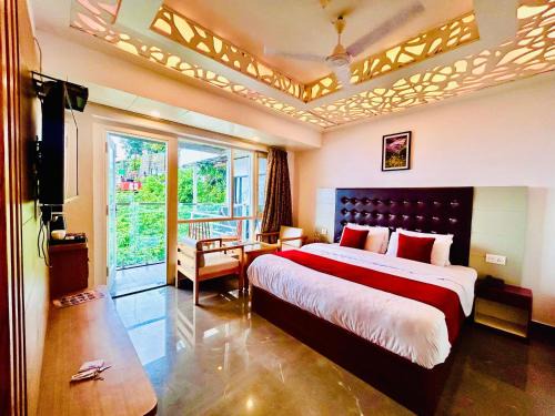 The Mall Road Hotel | Edge Dwapar A Luxury Property Near Mall Road