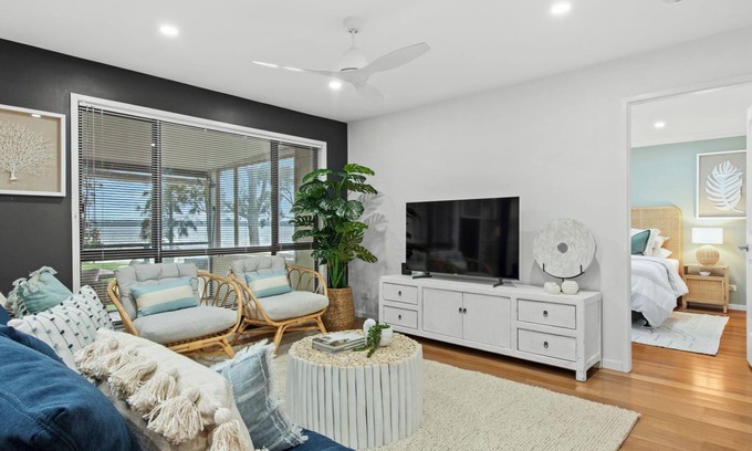 St. Georges Basin Casa | Edge Water - Belle Escapes Jervis Bay