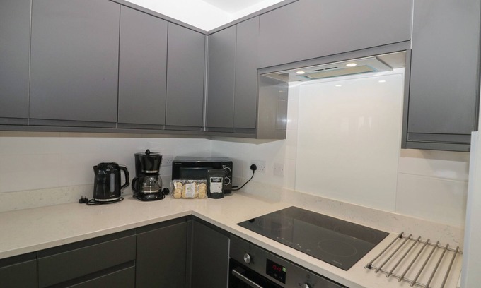 Grange-over-Sands Cabaña | Edgemere Hideaway