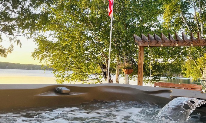 Hillman Casa | Edgewater at Long Lake - Lakeside Jacuzzi, fireplace, pet friendly, Pontoon boat