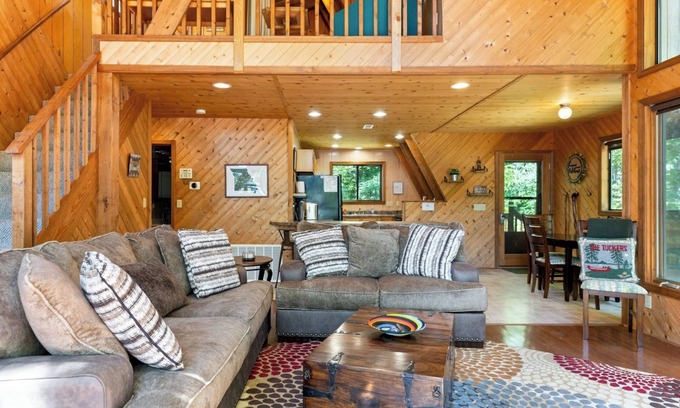 Treloar Chalet De Esquí | Edgewater Escape w/ Hot Tub by StayLage