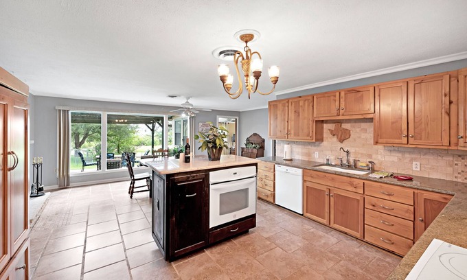 Lake Whitney Casa | Edgewater Retreat - Lakeview Home By Lake Whitney