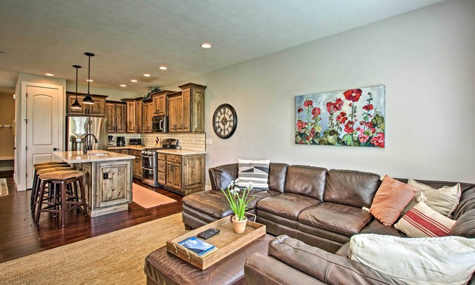 Ogden Casa | Edgewater Townhome ~ 7 Mi to Snowbasin Resort