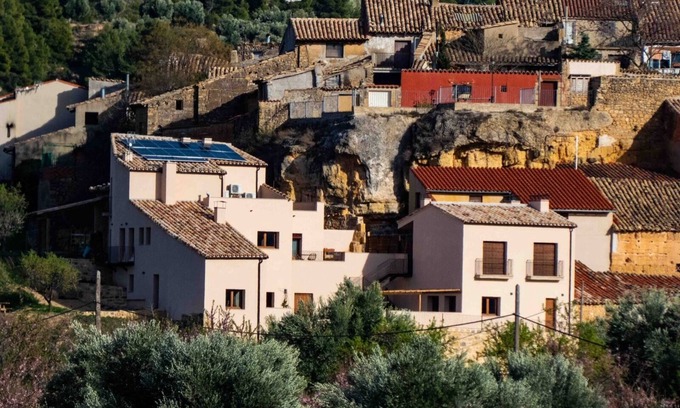 Belmonte de San Jose Casa | Edificio con Taller y Patio Interior, a los Márgenes de un Acogedor Pueblo