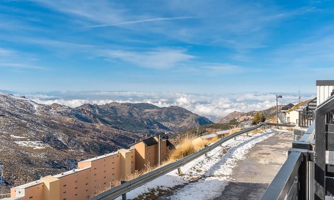 Pradollano Apartamento | Edificio Los Alpes Apartamento 'Frio Y Sol' con vistas a la montaña, terraza privada, plaza de aparc