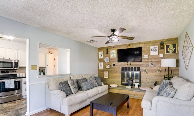 Edison Casa | Edison Vacation Home: 1 Mi to Train Station to NYC