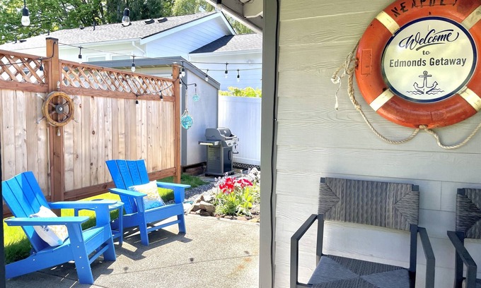 The Bowl of Edmonds Casa | Edmonds Getaway Cottage: Heart of Downtown, Kitchen, W/D, & Parking!