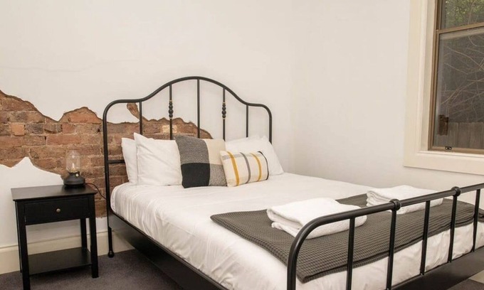 Orange Casa | Cute & Cosy Cottage Close to Town | Neat & Well-Appointed