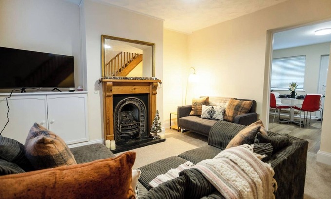 Montpellier Casa | Edward Street House Central Location Sleeps 5, Cheltenham