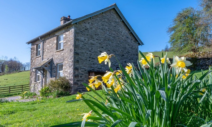 Ambleside Cabaña | Eel House Cottage - sleeps 4 guests in 2 bedrooms