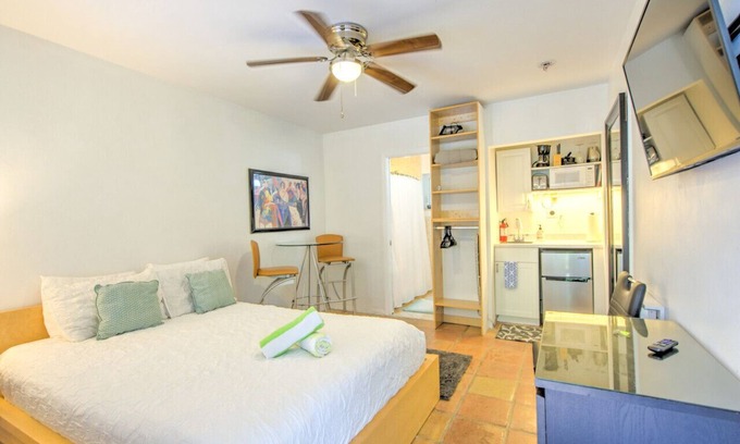 Hendricks and Venice Isles Casa | Efficiency 2 on water las olas/beach free kayaks