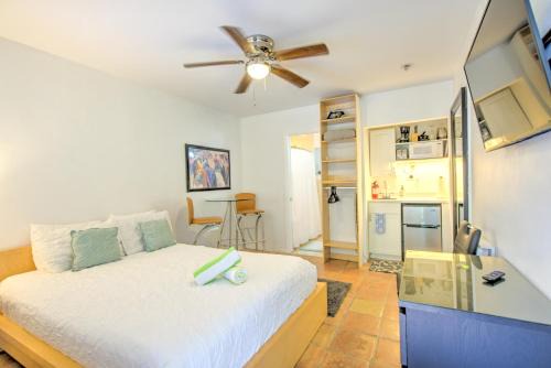 Hendricks and Venice Isles Casa | Efficiency 2 on water Las Olas, beach and free kayaks