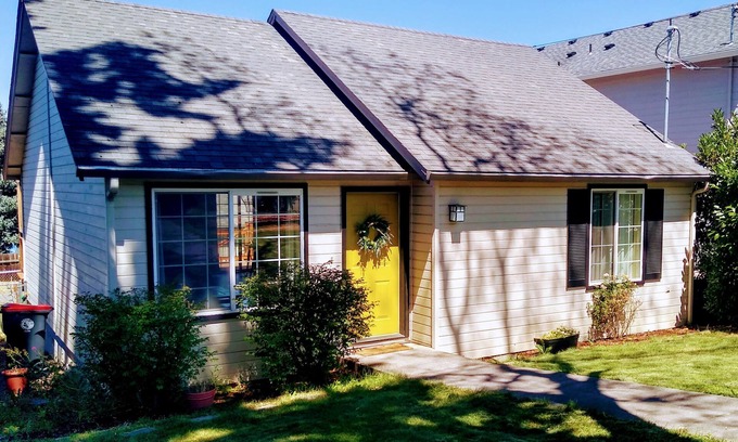 Medford Cabaña | Efficient, clean, pet-friendly 2 bed/bath cottage