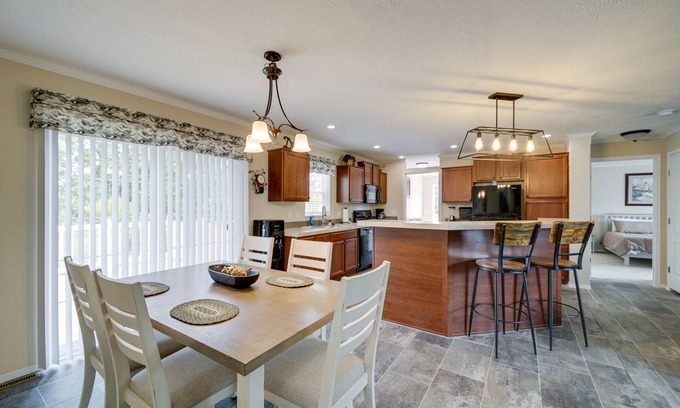 Pimento Casa | Efficiently Equipped Lewis Home: Deck & Gas Grill!