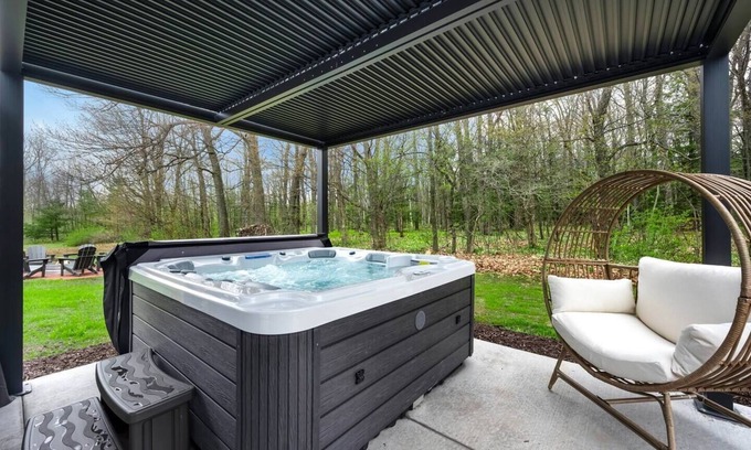 Egg Harbor Casa | Egg Harbor Fall & Winter Escape|Sauna|Hot Tub|Privacy|