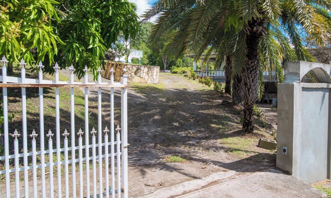 Falmouth Casa | EGO GUESTHOUSE#2----Breathtaking villa sitting on the hill with lovely Oceanview