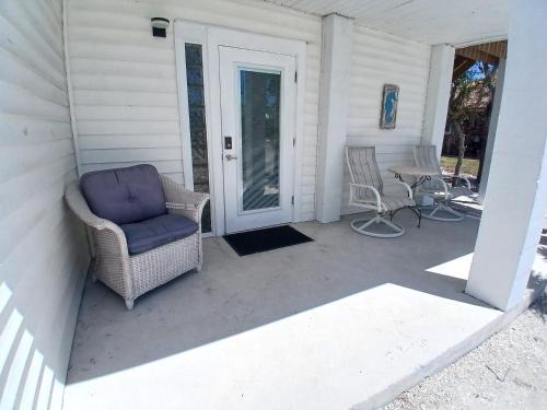 Bonita Springs Apartamento | Egret - 1st Floor Freshly Updated Kit W&D 3 Miles to Beach