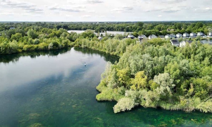 Ampney Crucis Casa | Egret Lodge | Lakeside Hot Tub Retreat + Kayaks