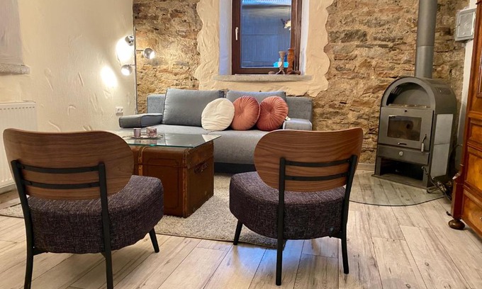 Schmidtheim Apartamento | Eifelstein, Apartment mit Whirlpool und Ofen