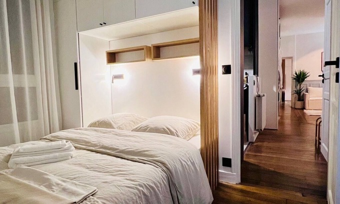 Faubourg Saint-Germain Apartamento | Eiffel Tower! Very chic 2 bedrooms, Rue Cler