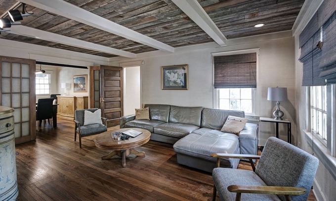 Jackson Casa | Eight Bed Retreat Getaway in the Heart of Jackson