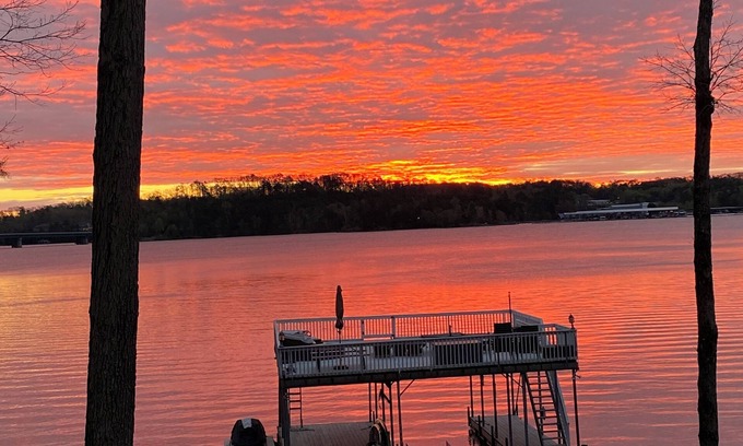 Gainesville Casa | Eight Sandals - Lakefront home on Lanier w/dock, hot tub, fire pit and game room
