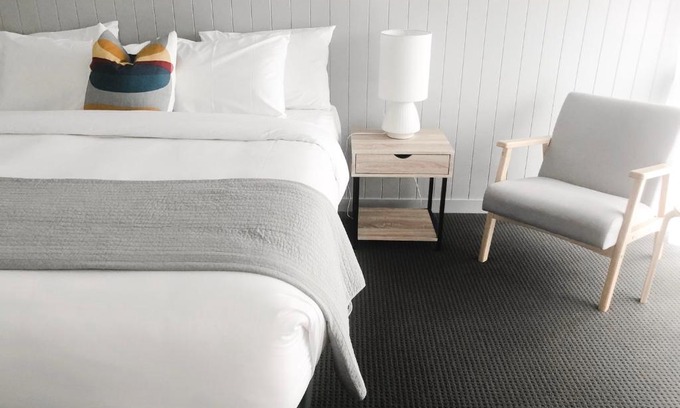 Warrnambool Hotel | Eight Spence