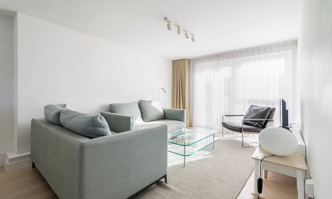 Churchill Apartamento | Eighth Floor 2-Bed, 2-Bath Apt