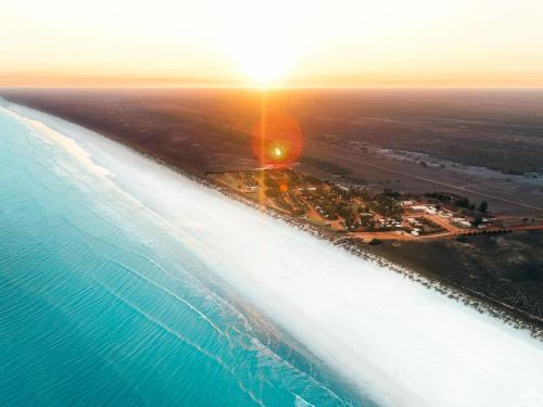Eighty Mile Beach Otro | Eighty Mile Beach Caravan Park