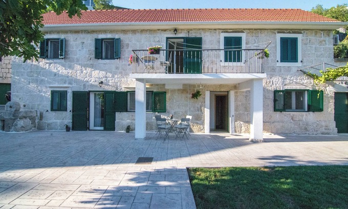Svinisce Casa | Ein Romantisches Natursteinhaus mit Pool in Dalmatien