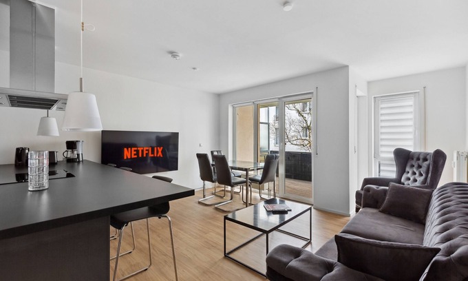 Suedwest Condominio | Eindrucksvolle Zwei-zimmer-wohnung mit Balkon und Großer Küche