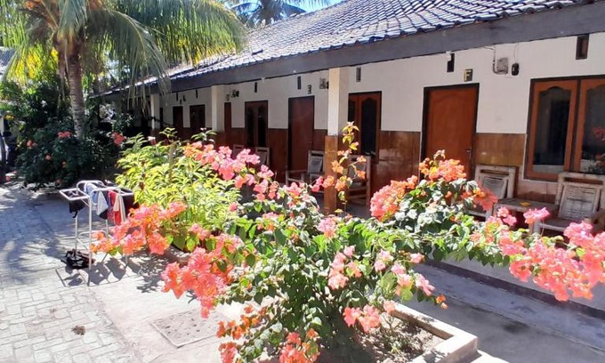 Jerowaru Casa | Ekas beach guesthouse and restaurant